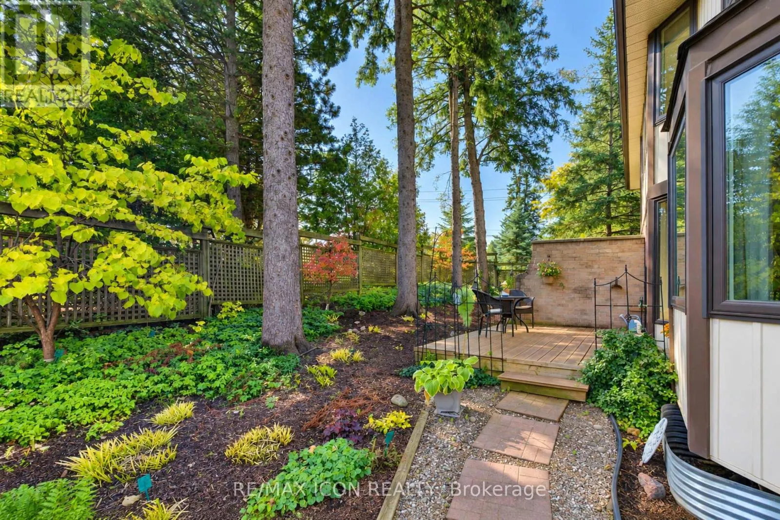 3 - 406 CRAIGLEITH DRIVE