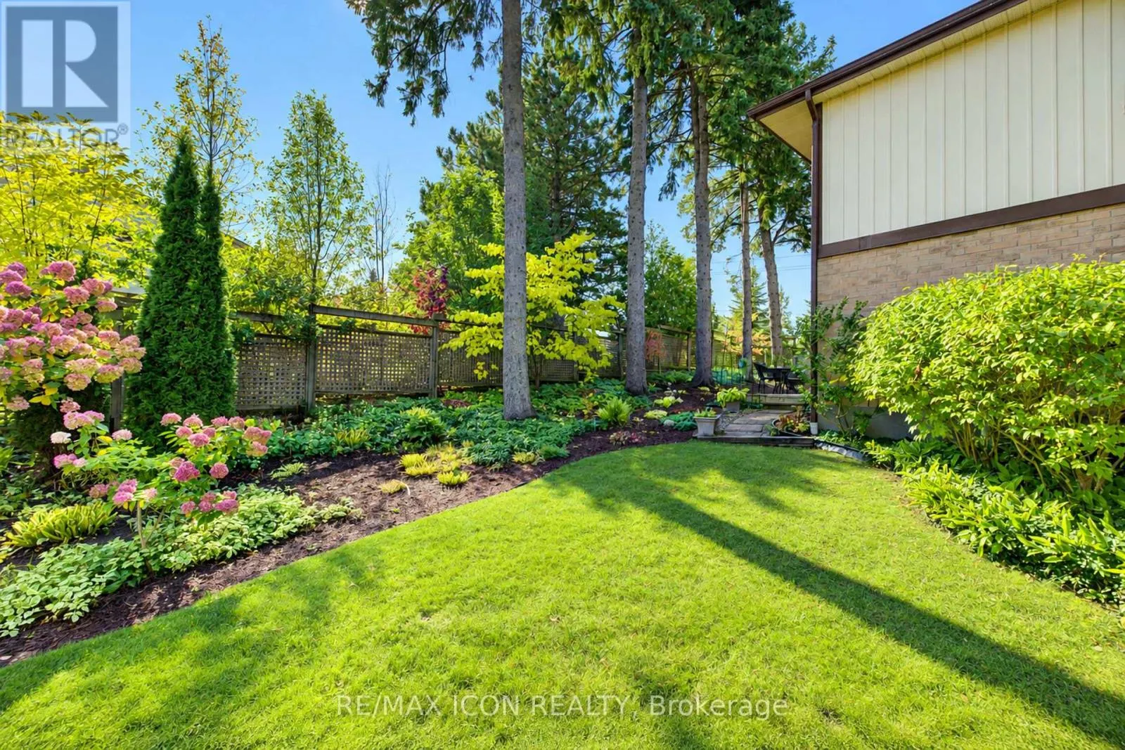 3 - 406 CRAIGLEITH DRIVE
