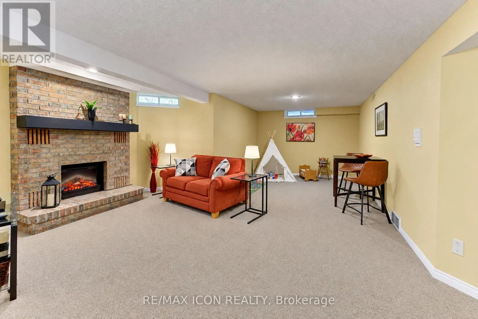 3 - 406 CRAIGLEITH DRIVE