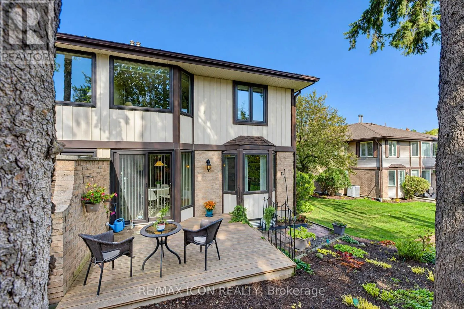 3 - 406 CRAIGLEITH DRIVE