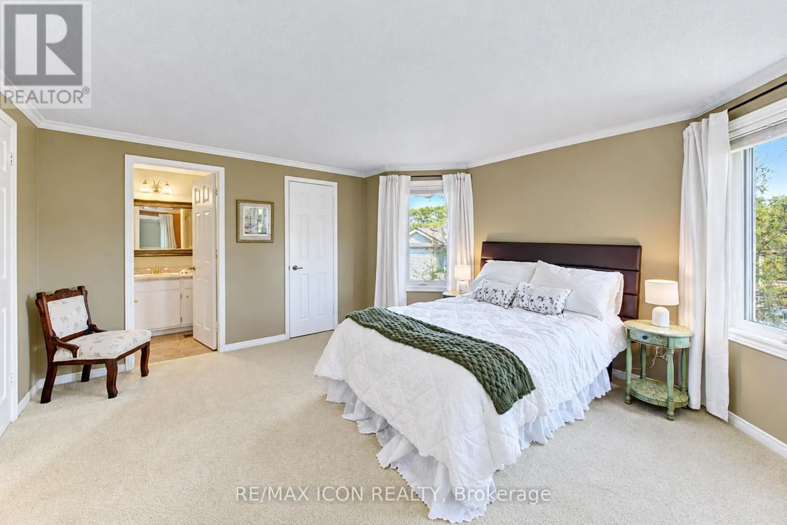 3 - 406 CRAIGLEITH DRIVE