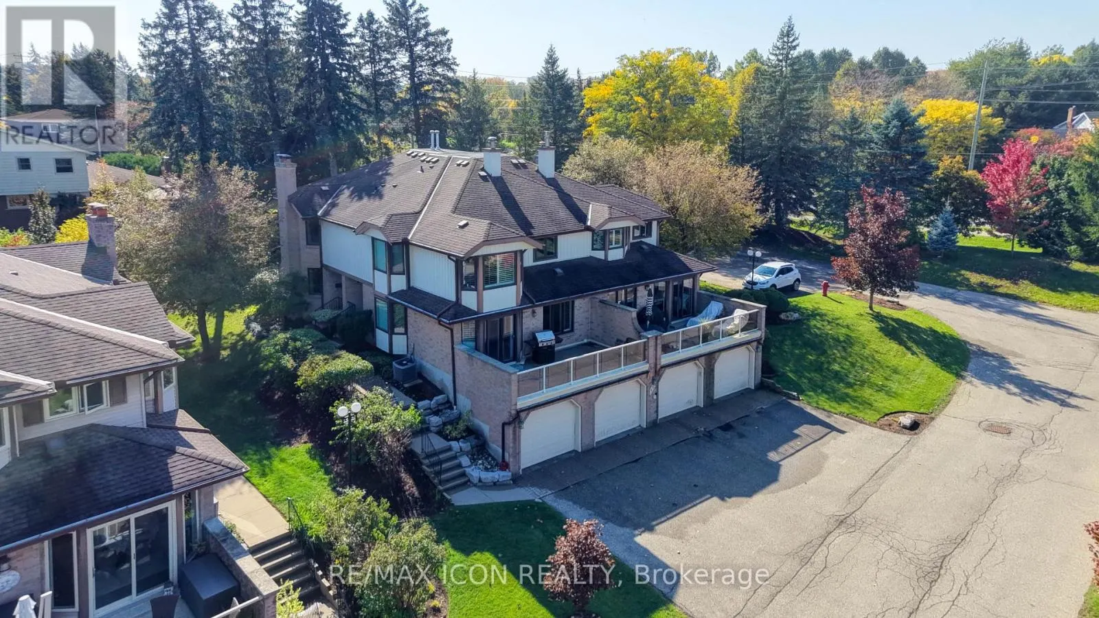 3 - 406 CRAIGLEITH DRIVE