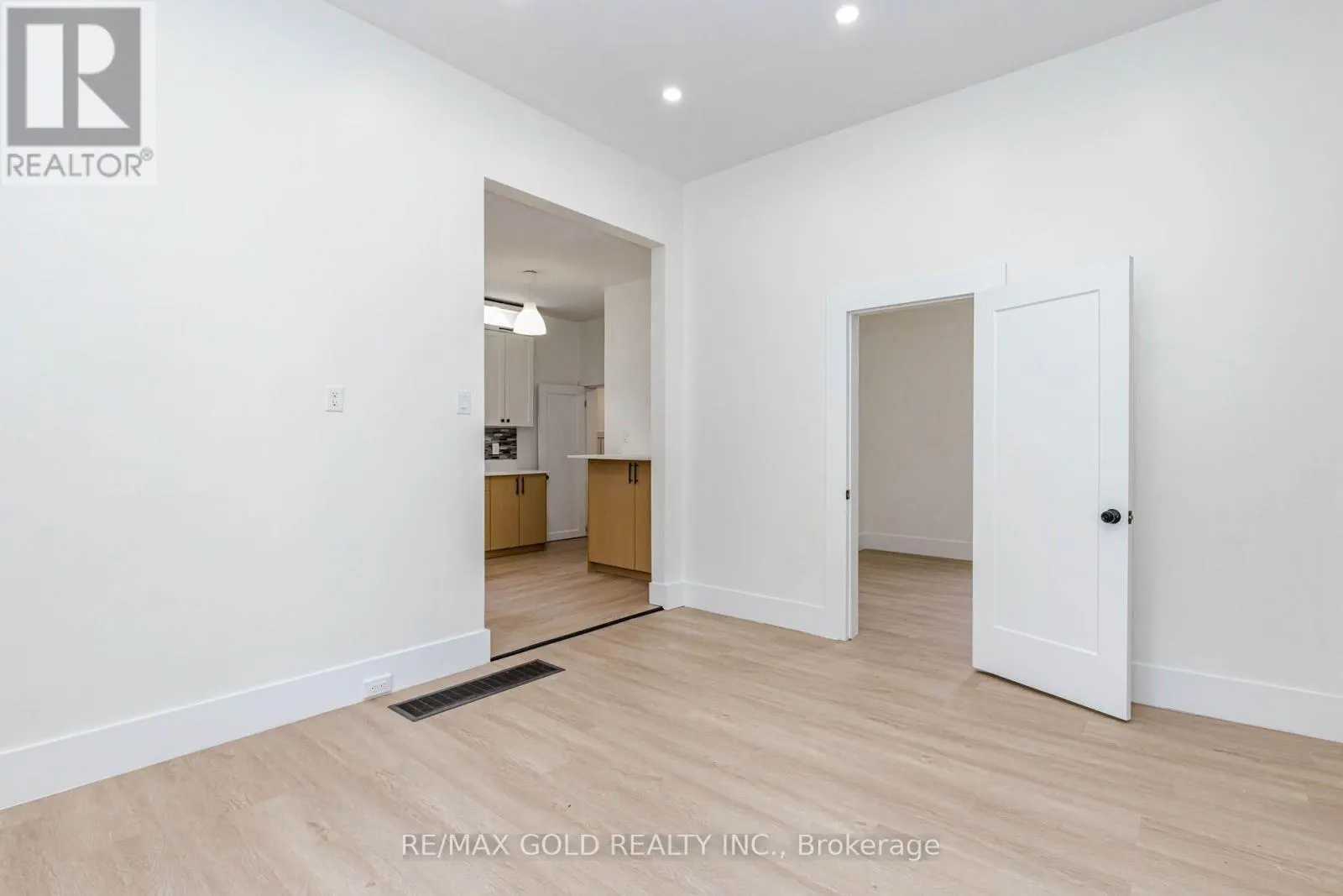108 NORFOLK AVENUE