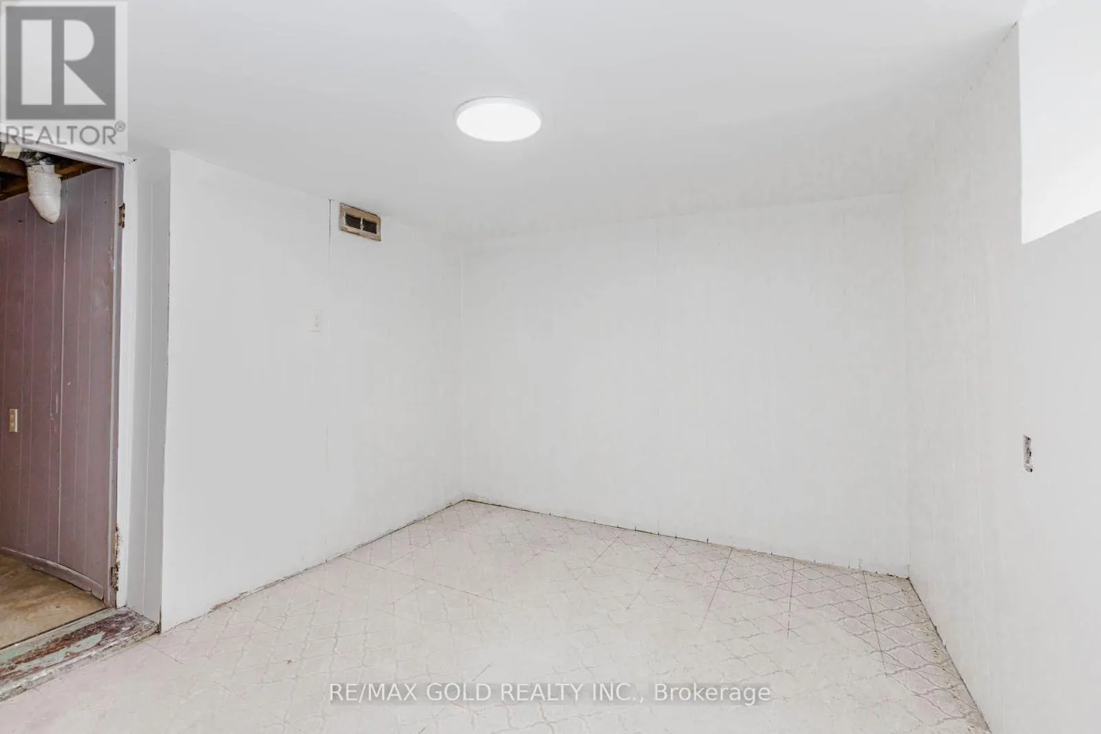 108 NORFOLK AVENUE