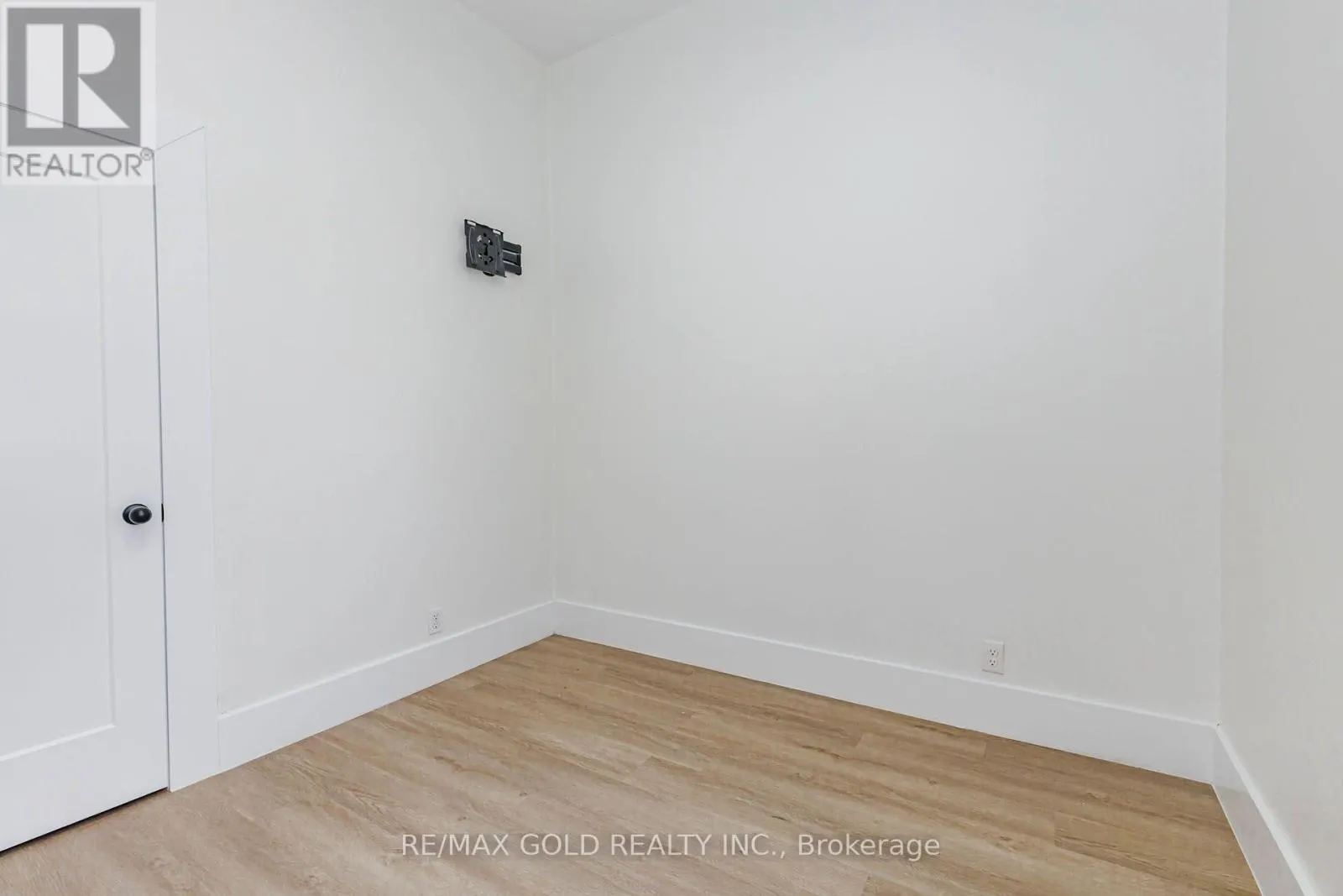108 NORFOLK AVENUE