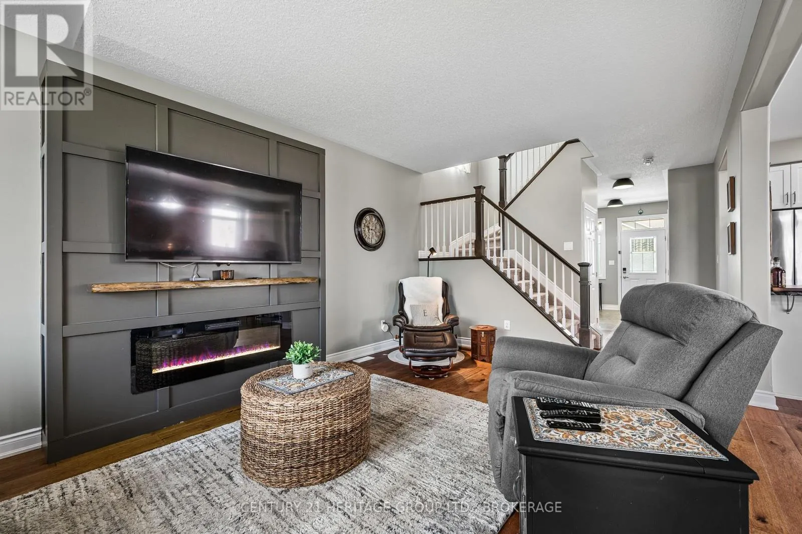 1530 ALBANY DRIVE