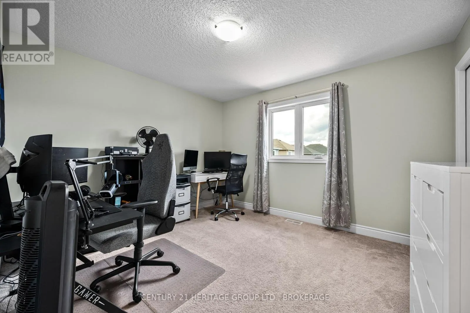 1530 ALBANY DRIVE