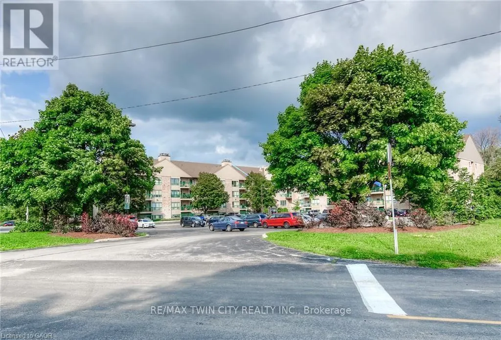 306 - 15 HOFSTETTER AVENUE