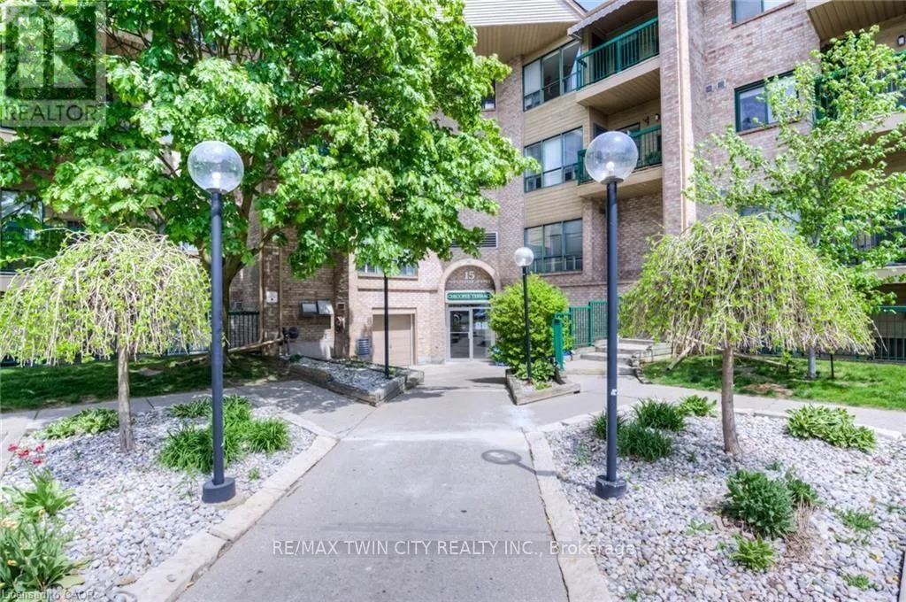 306 - 15 HOFSTETTER AVENUE