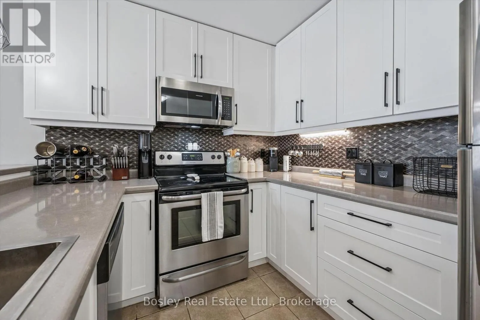 314 - 2 COLONIAL DRIVE #314