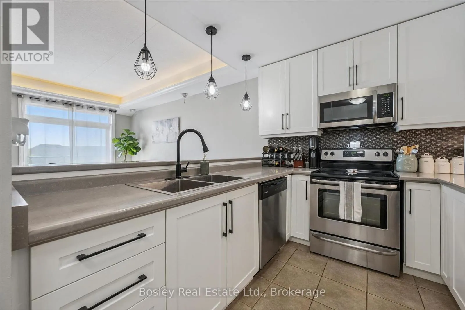 314 - 2 COLONIAL DRIVE #314