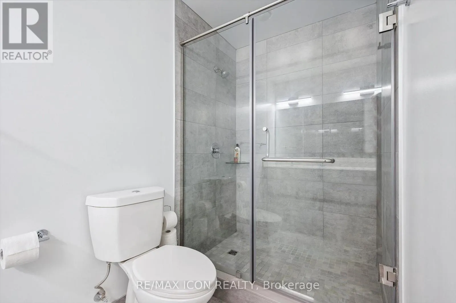 902 - 15 GLEBE STREET