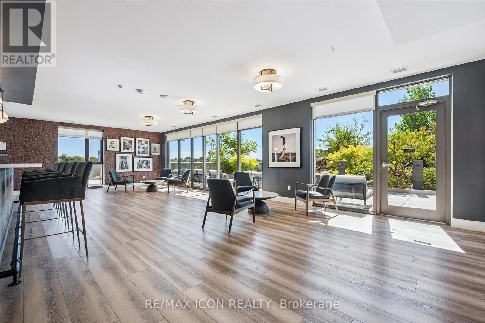 902 - 15 GLEBE STREET