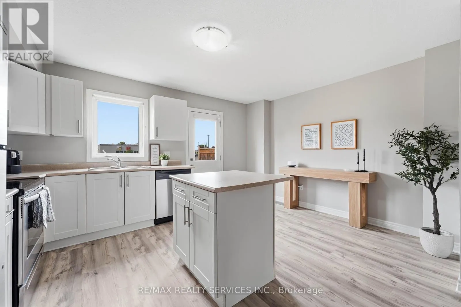 5 - 7768 ASCOT CIRCLE