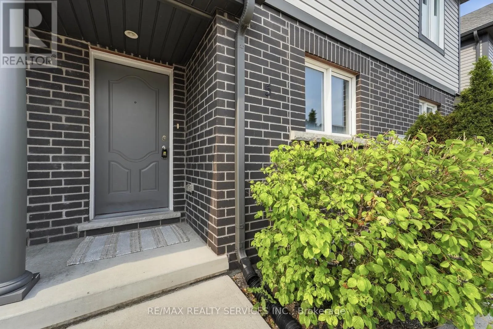 5 - 7768 ASCOT CIRCLE