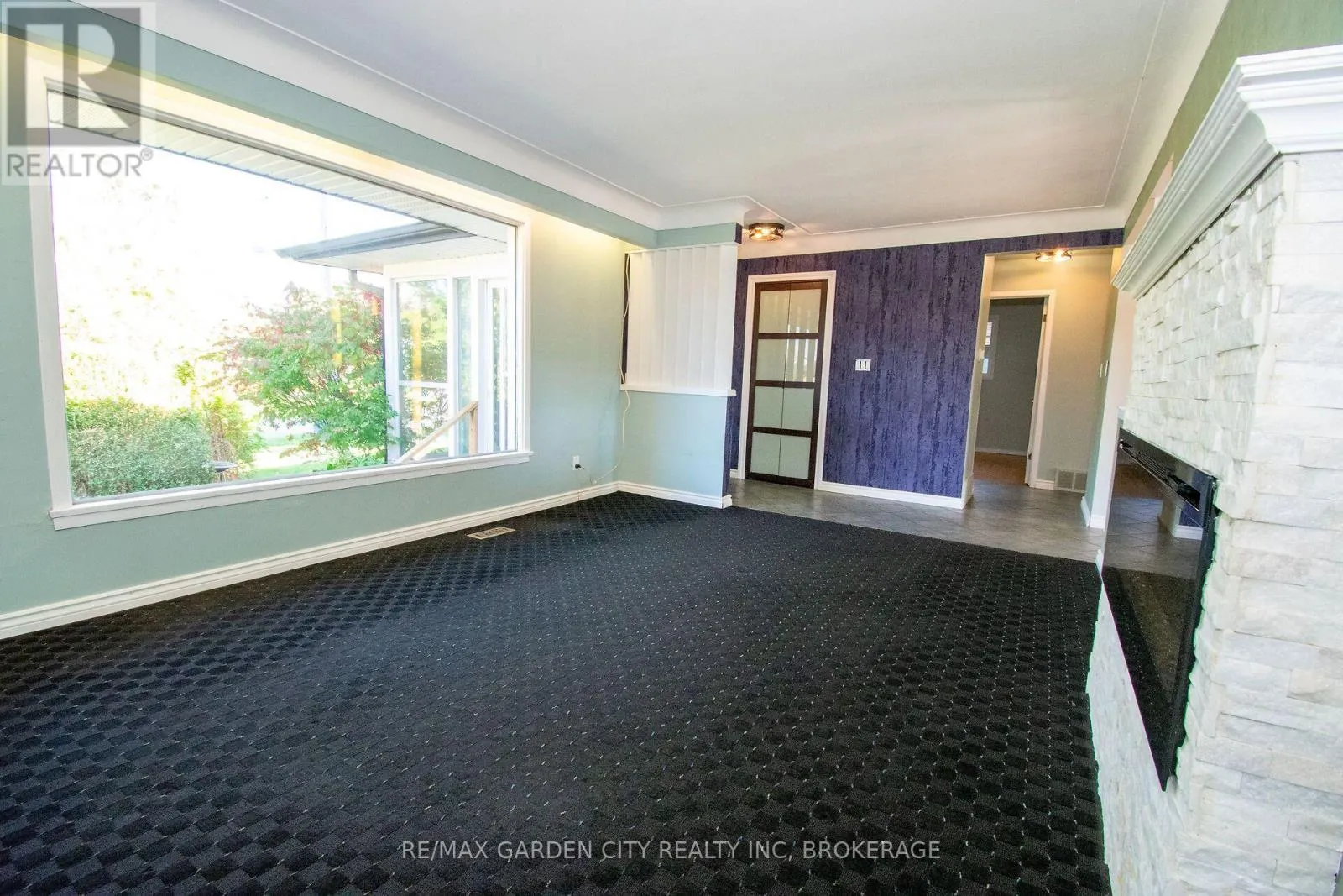 15 KAREN CRESCENT