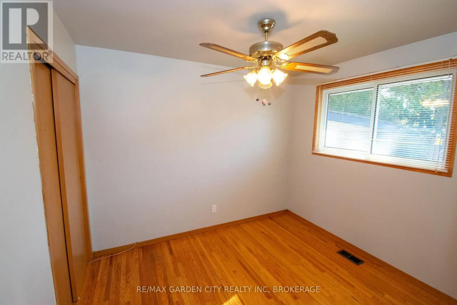 15 KAREN CRESCENT