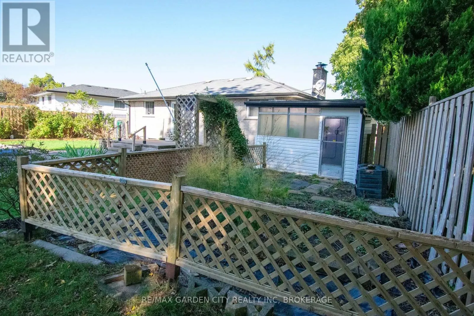 15 KAREN CRESCENT