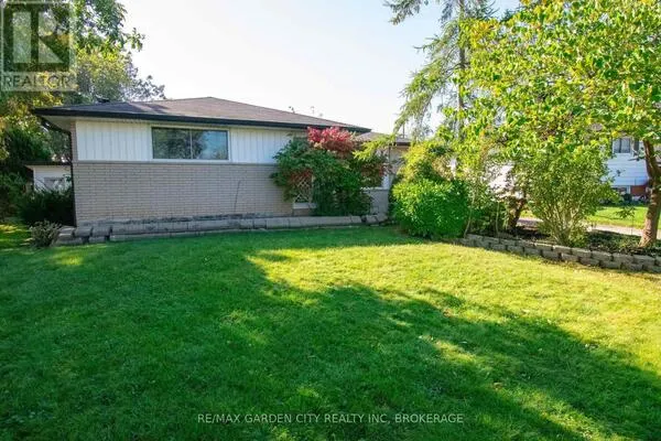 15 KAREN CRESCENT