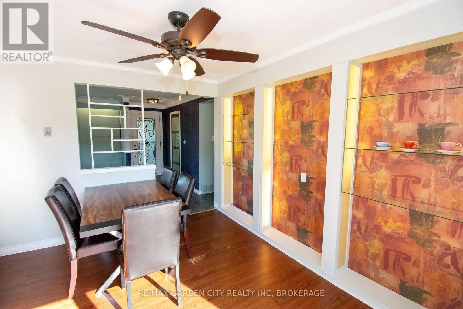 15 KAREN CRESCENT