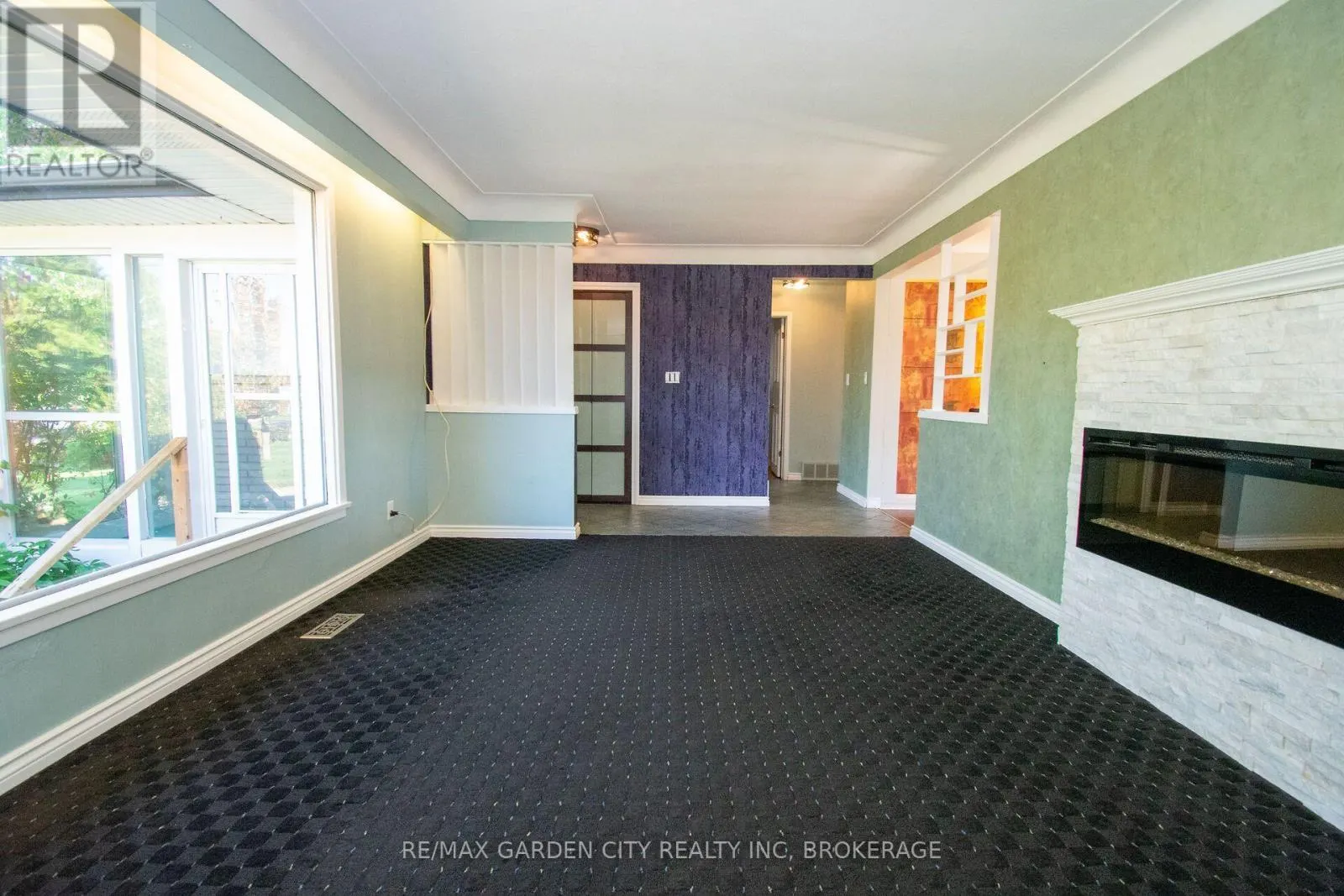 15 KAREN CRESCENT
