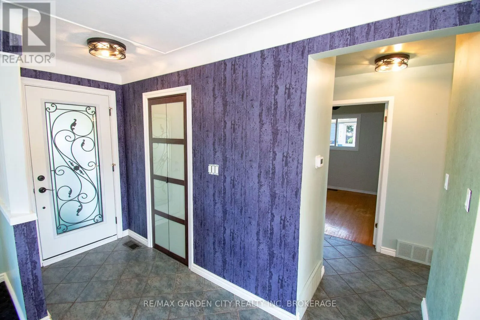 15 KAREN CRESCENT