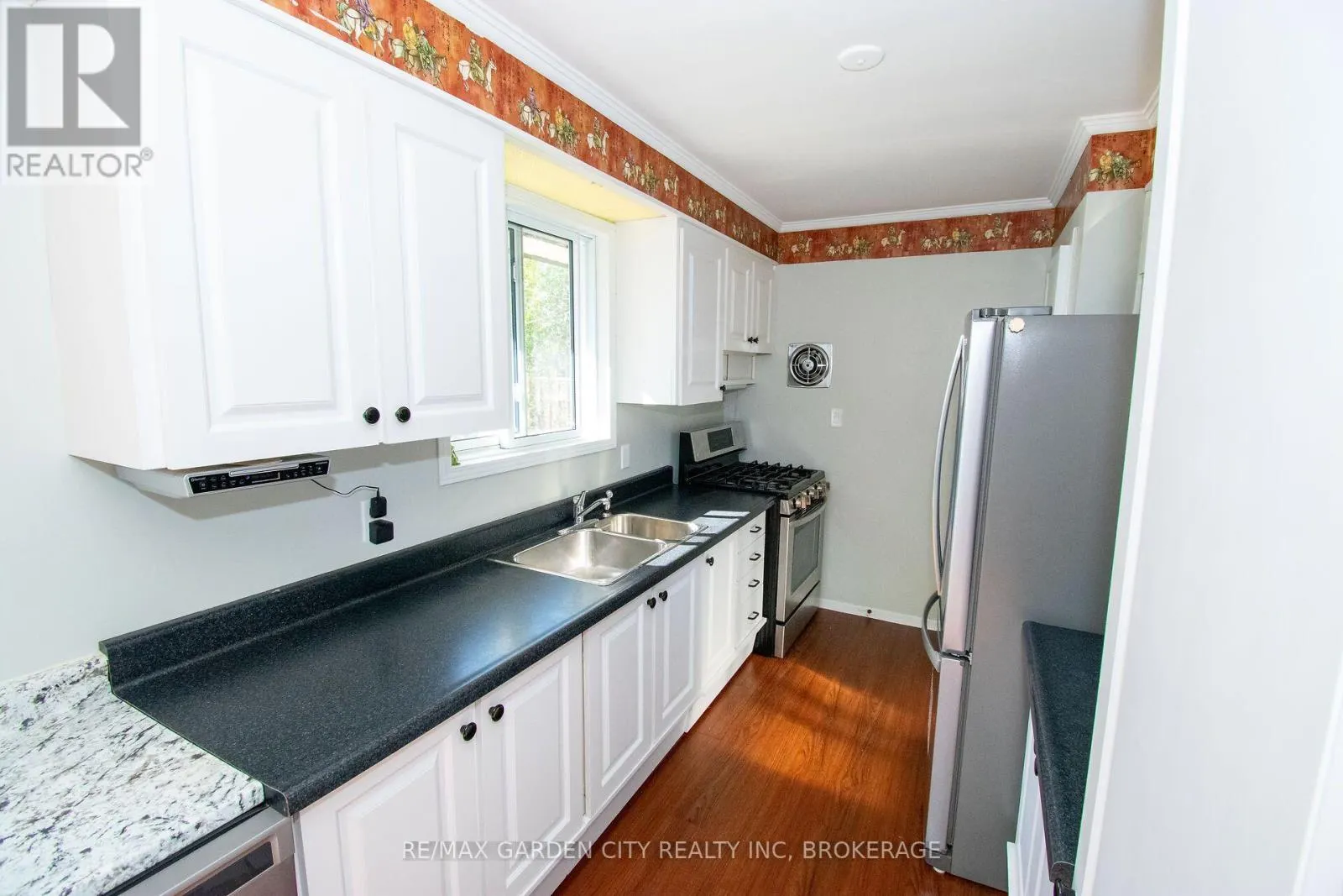 15 KAREN CRESCENT