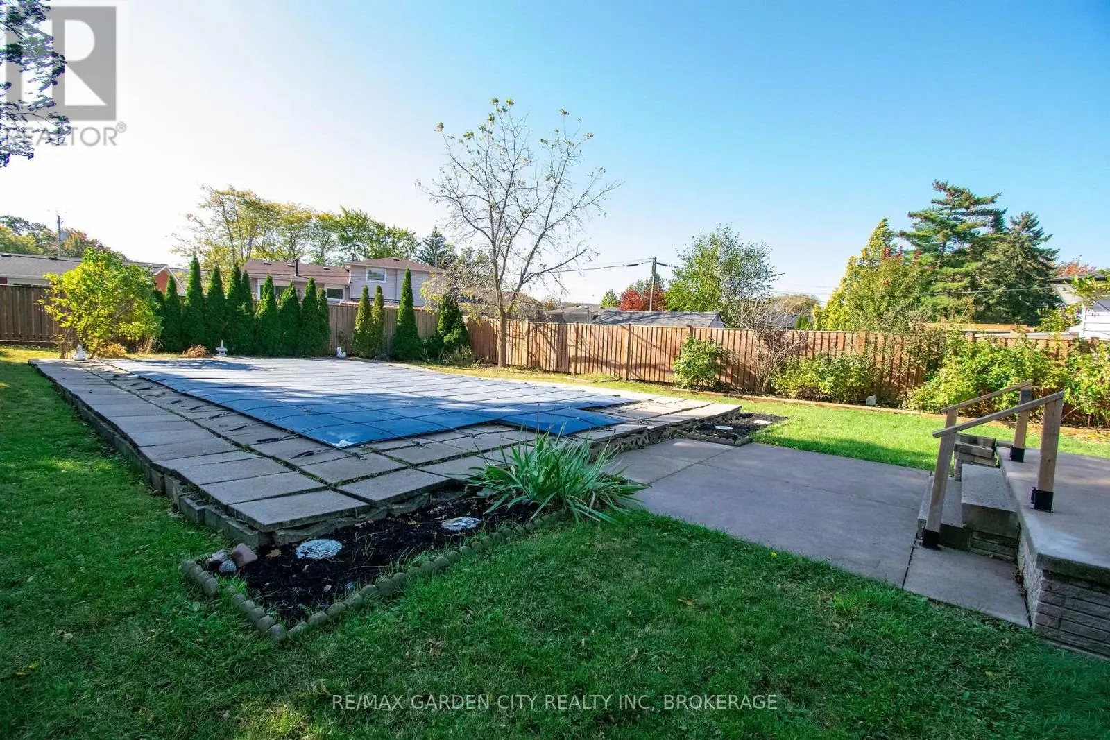 15 KAREN CRESCENT