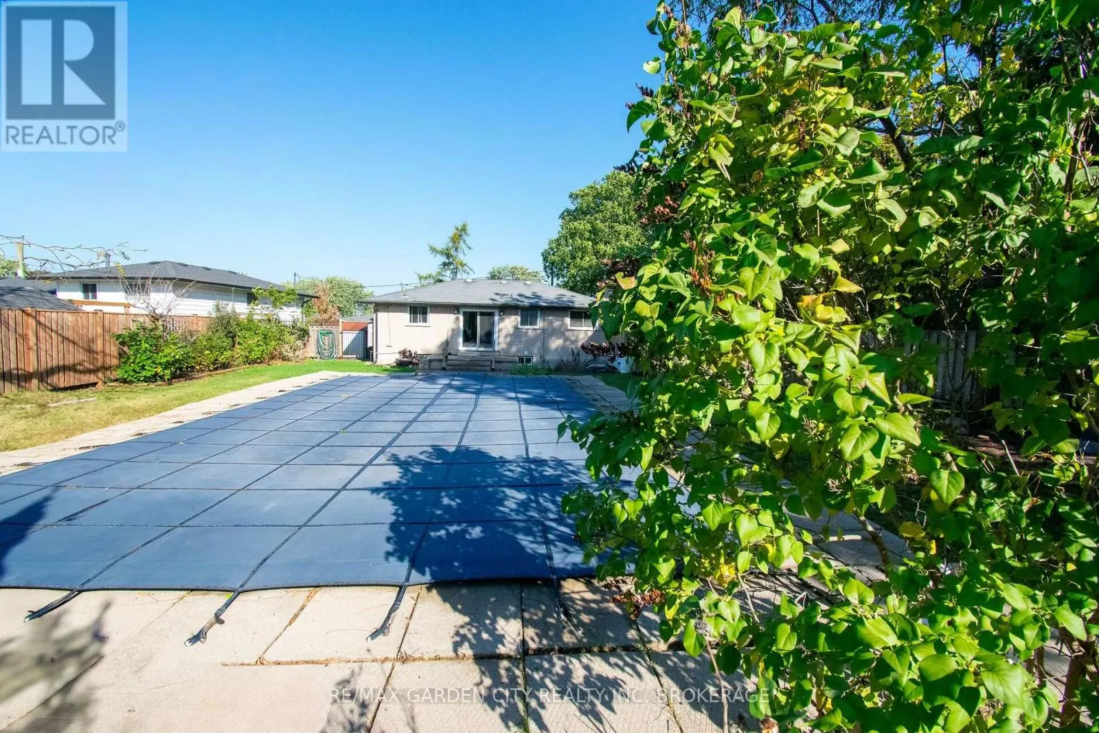 15 KAREN CRESCENT