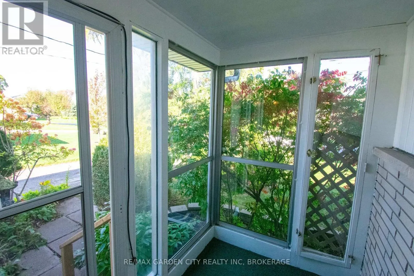15 KAREN CRESCENT