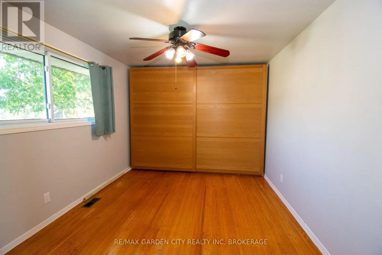 15 KAREN CRESCENT