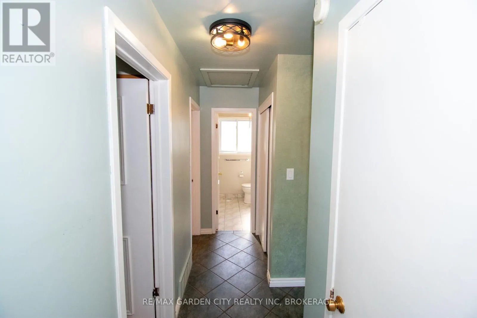 15 KAREN CRESCENT