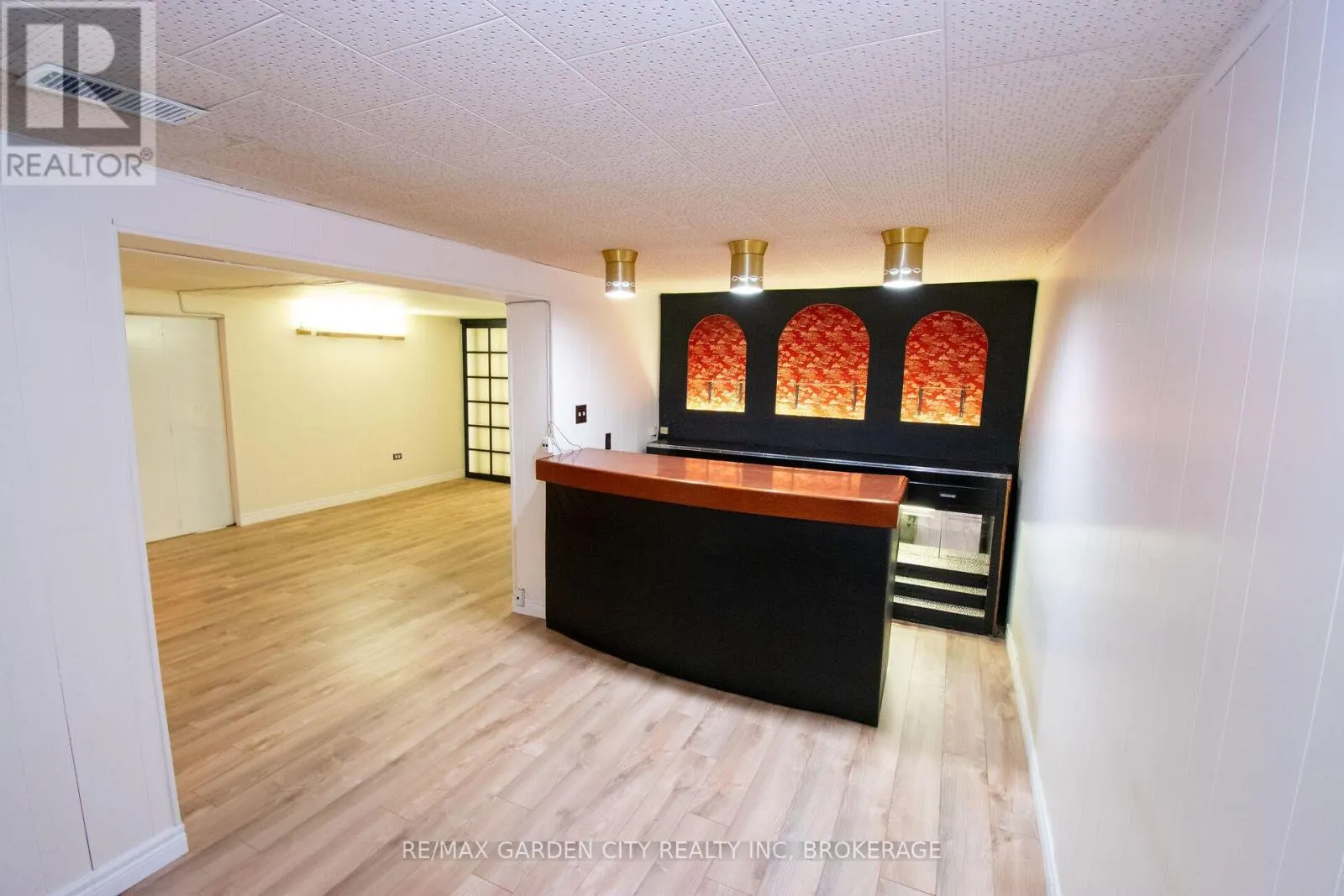 15 KAREN CRESCENT