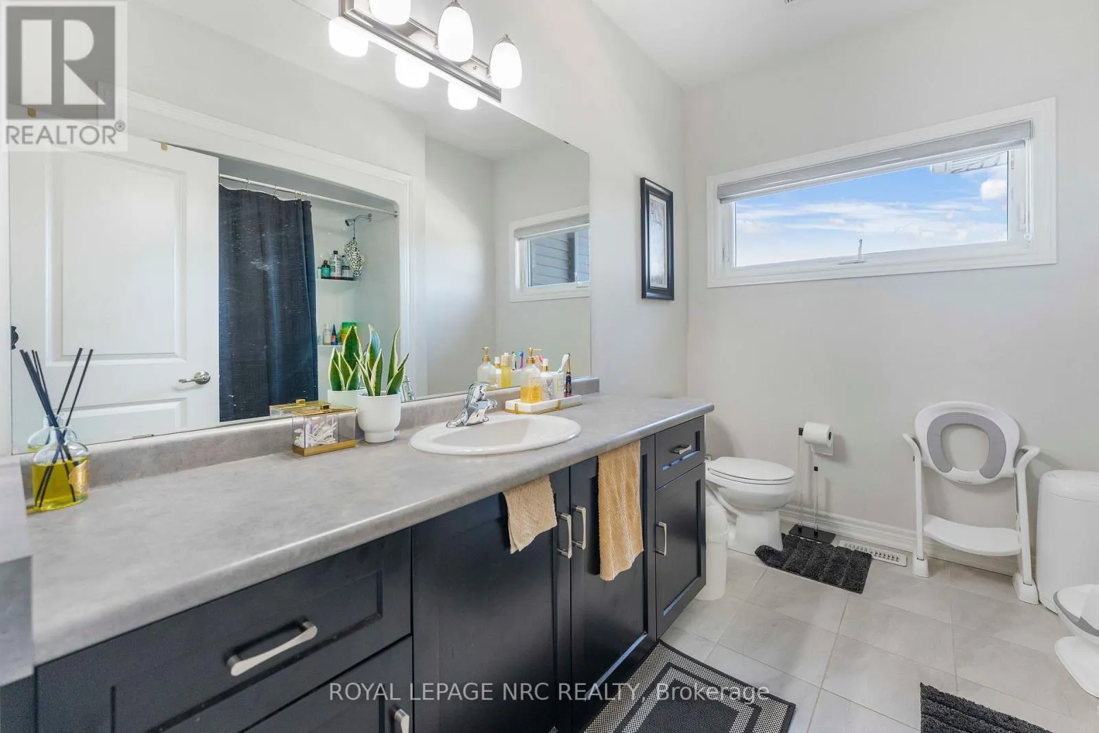 12 SWAN AVENUE