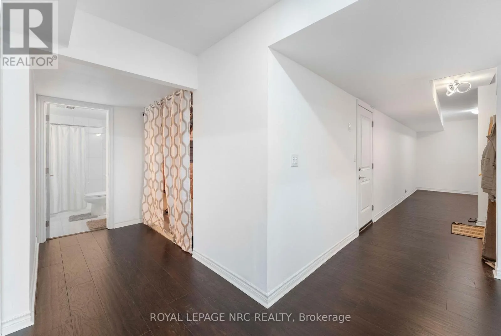 12 SWAN AVENUE