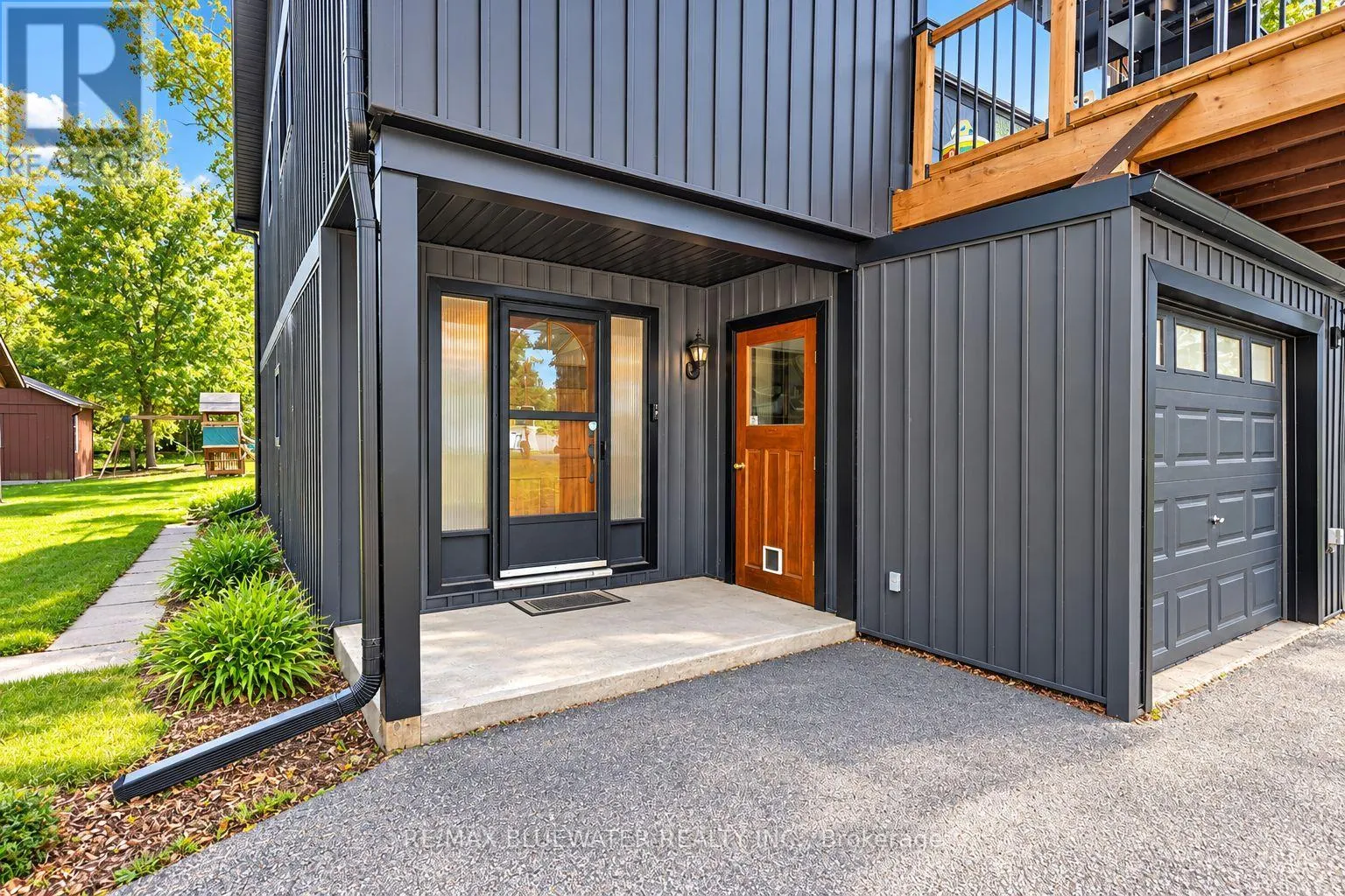 8437 DEFORE DRIVE