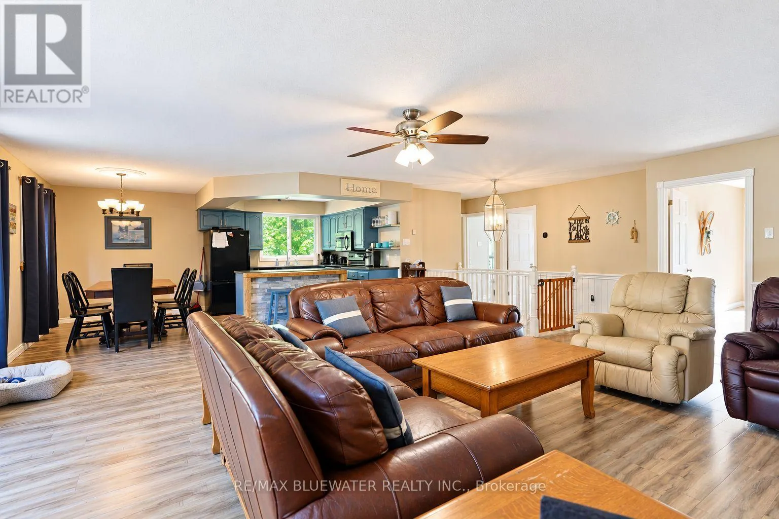 8437 DEFORE DRIVE