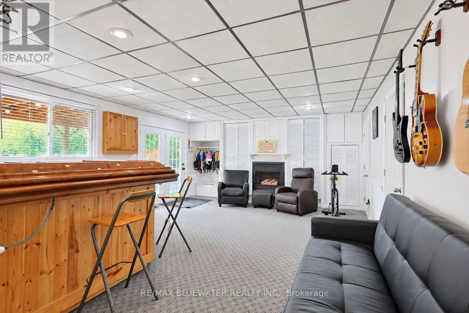8437 DEFORE DRIVE