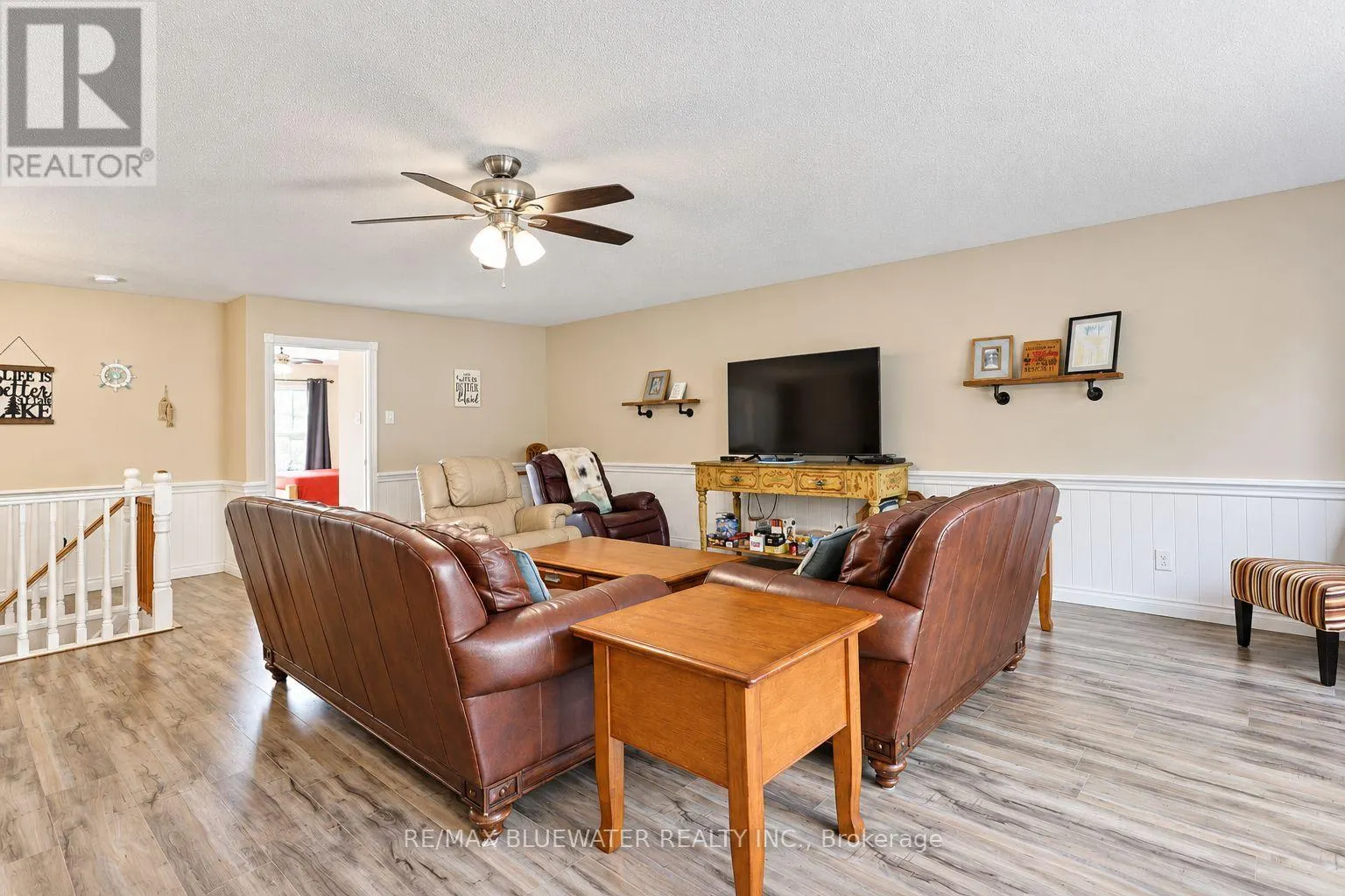 8437 DEFORE DRIVE