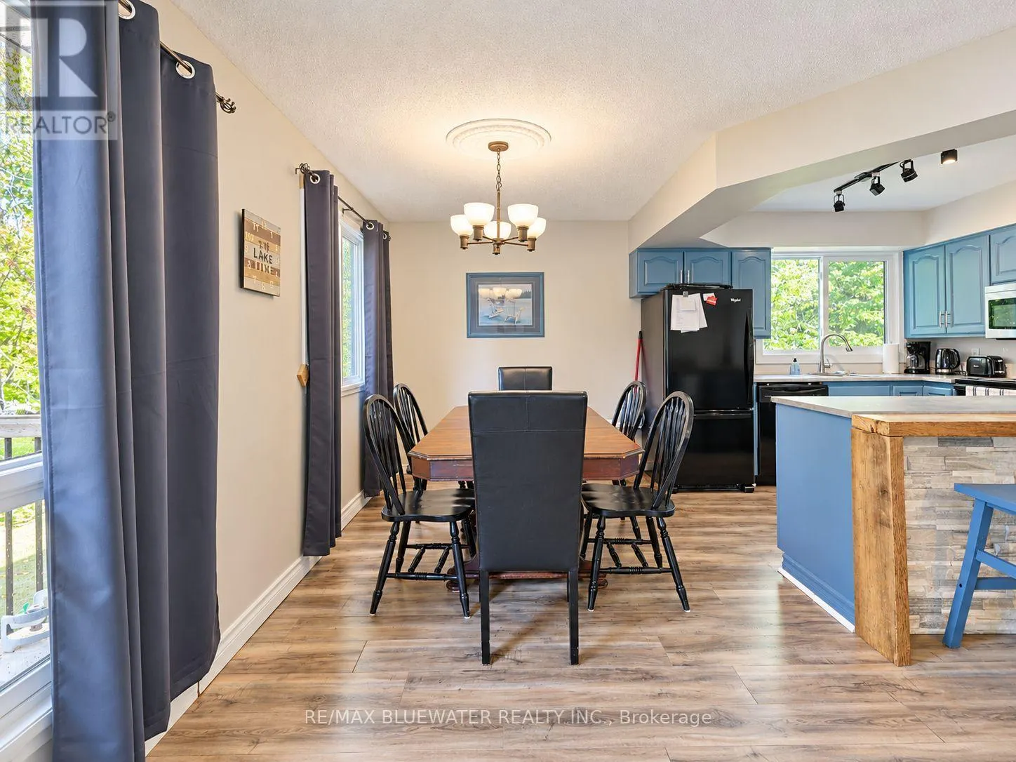 8437 DEFORE DRIVE