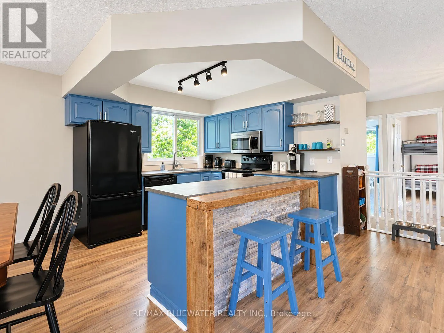 8437 DEFORE DRIVE