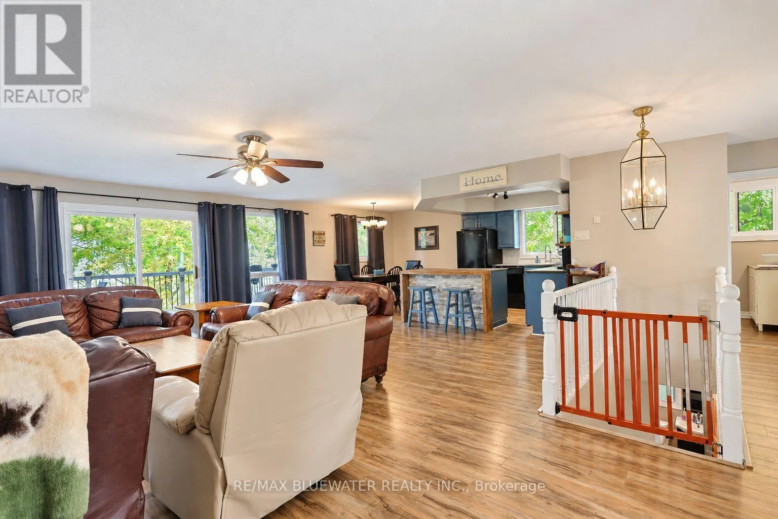 8437 DEFORE DRIVE