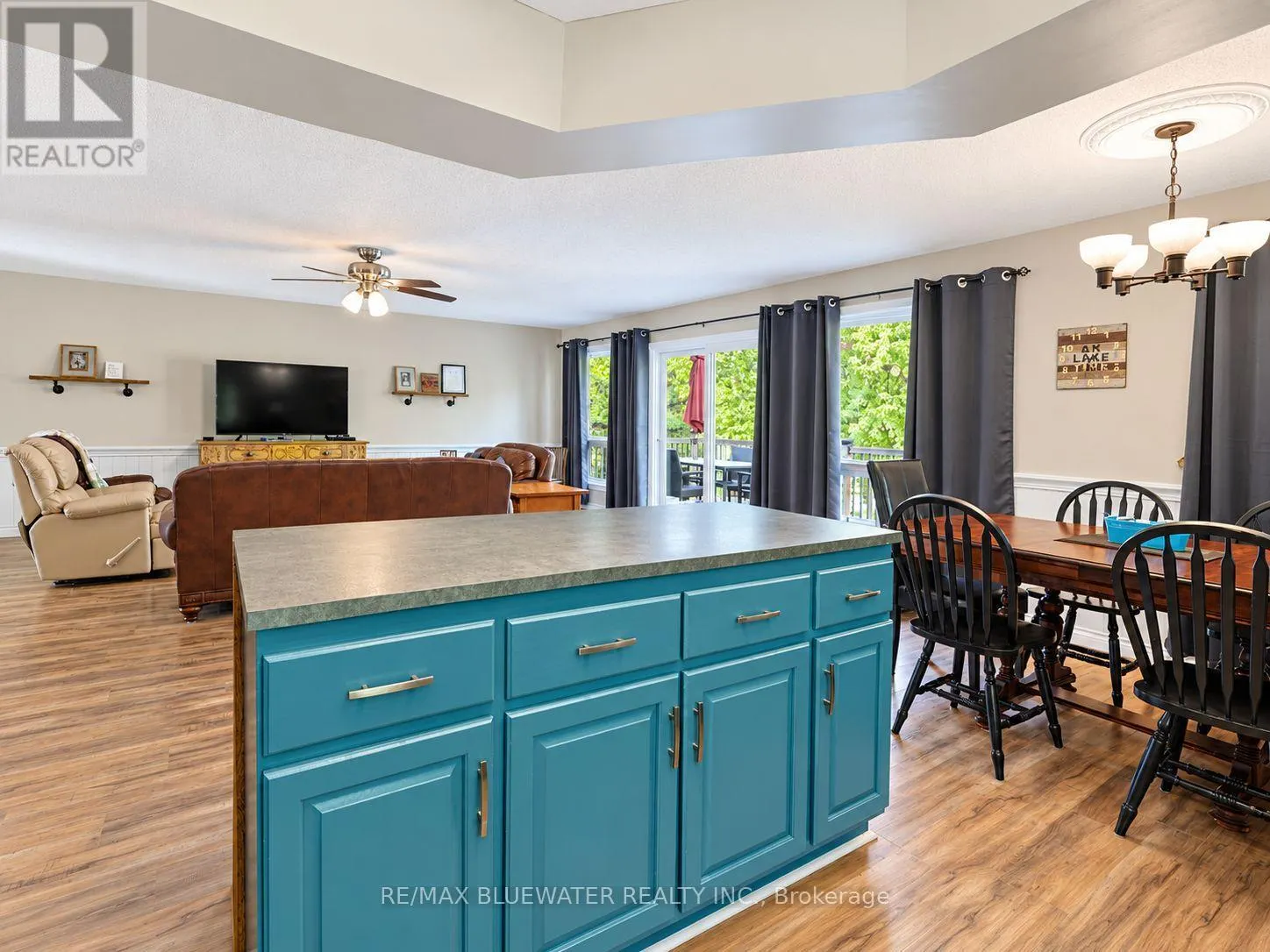 8437 DEFORE DRIVE