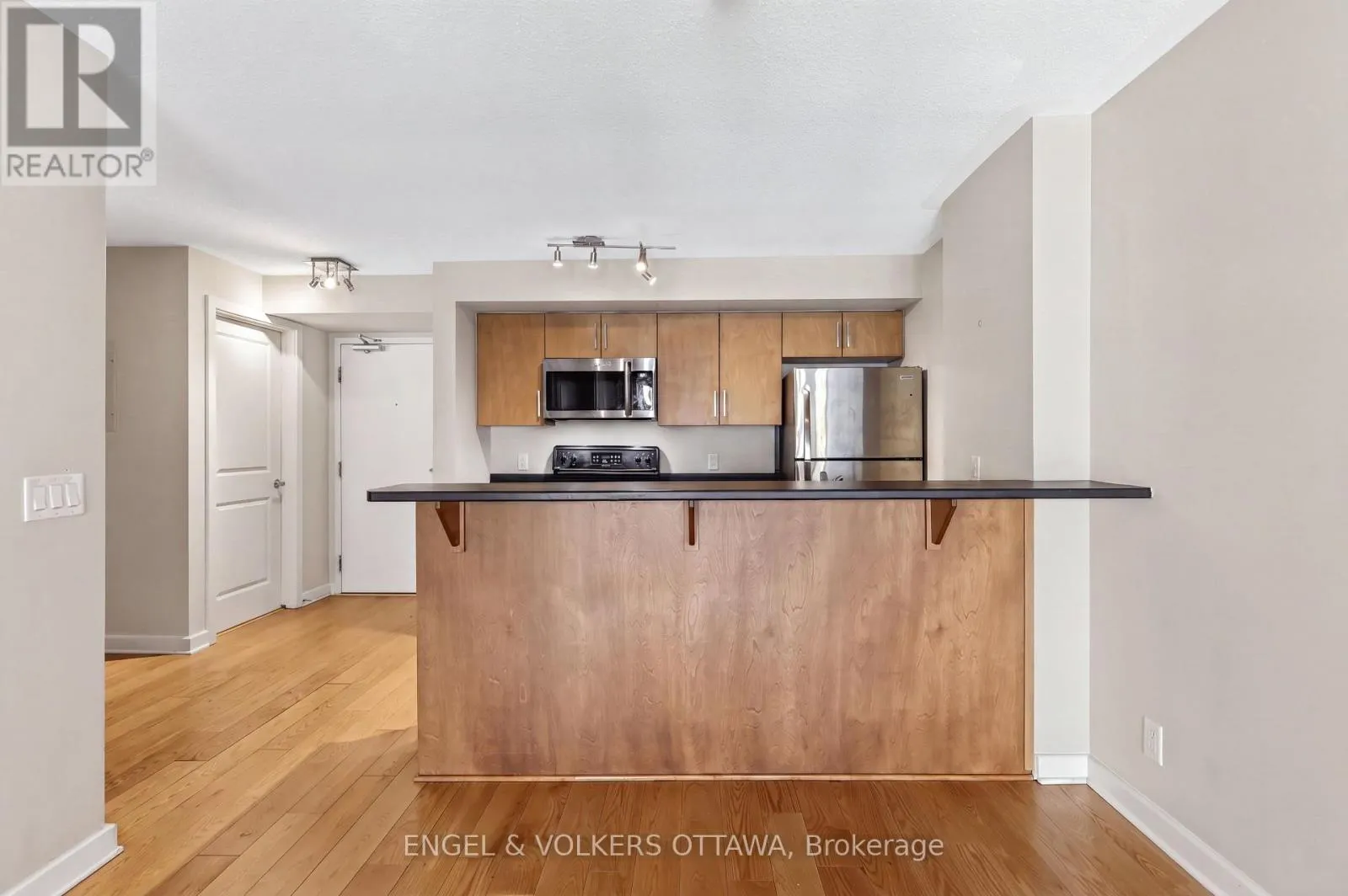 604 - 138 SOMERSET STREET W