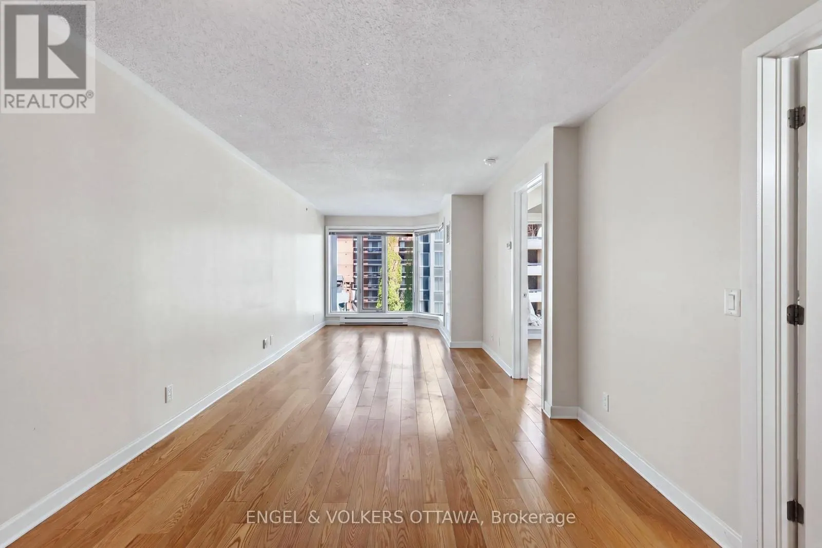 604 - 138 SOMERSET STREET W