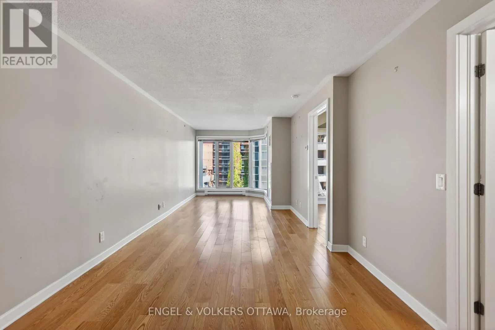 604 - 138 SOMERSET STREET W