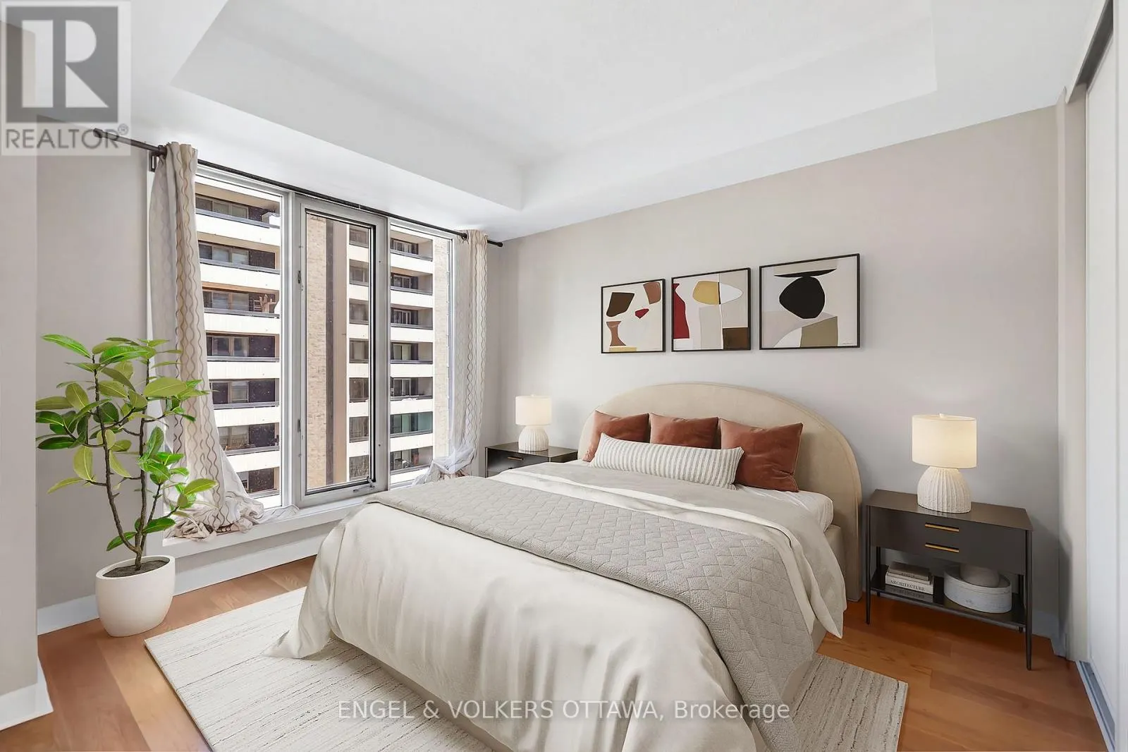 604 - 138 SOMERSET STREET W