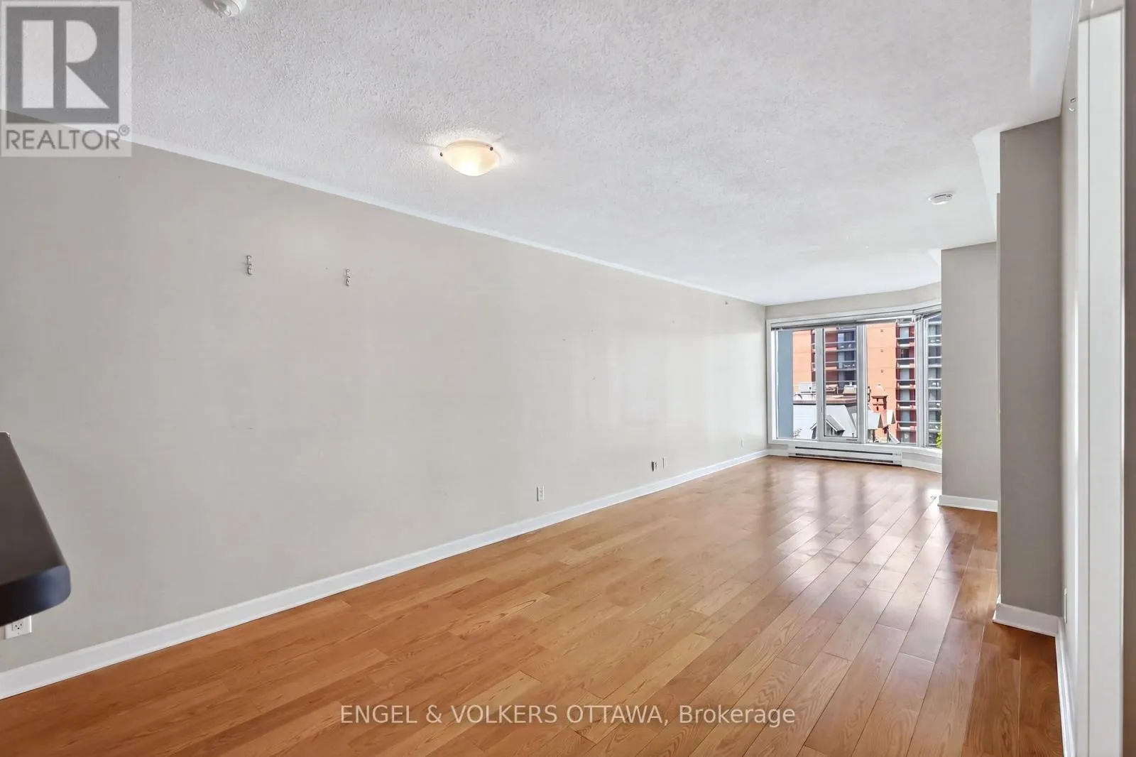 604 - 138 SOMERSET STREET W