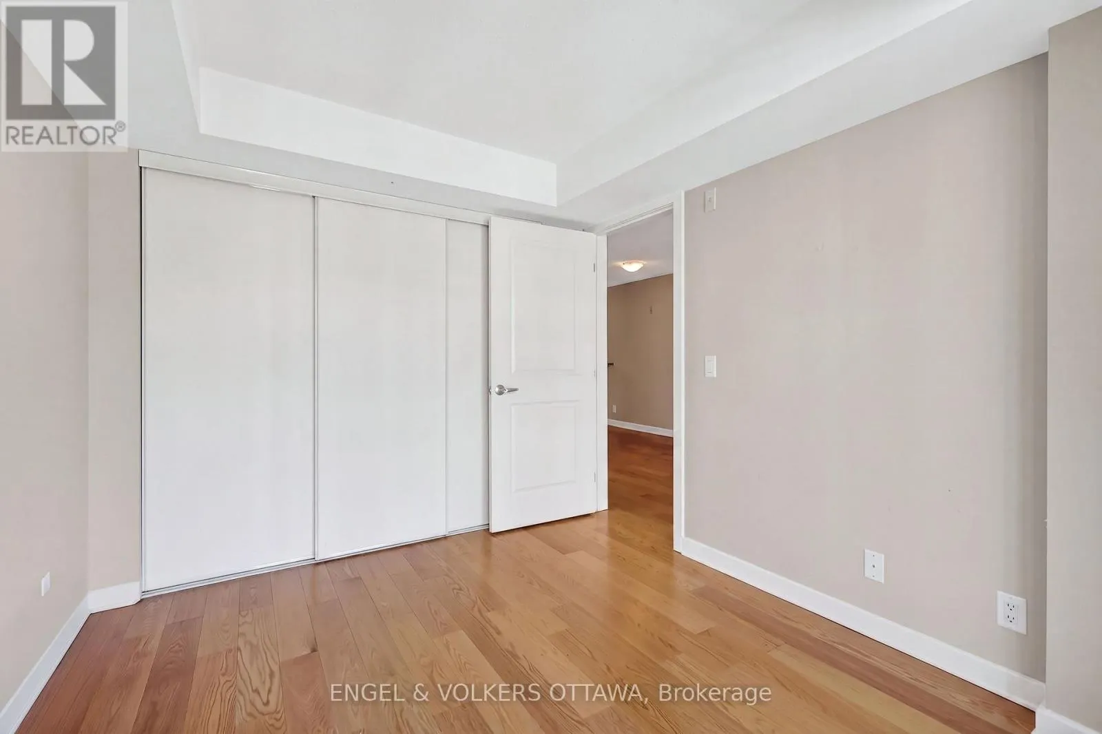 604 - 138 SOMERSET STREET W