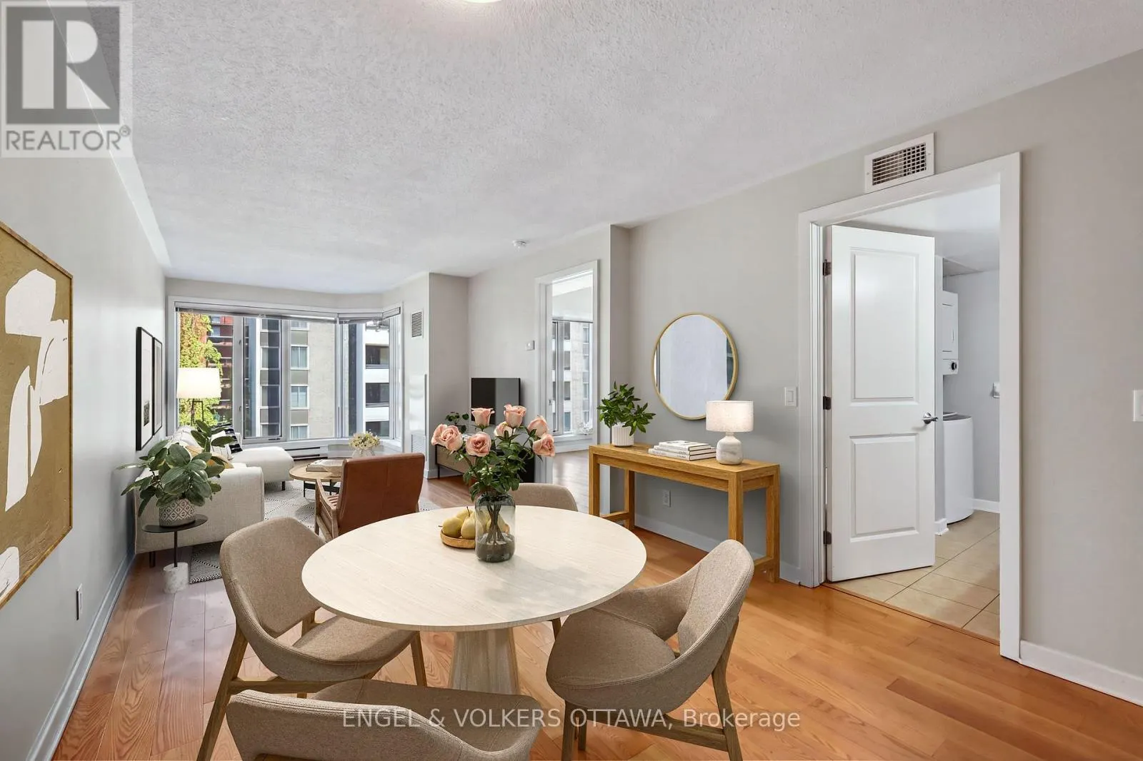 604 - 138 SOMERSET STREET W